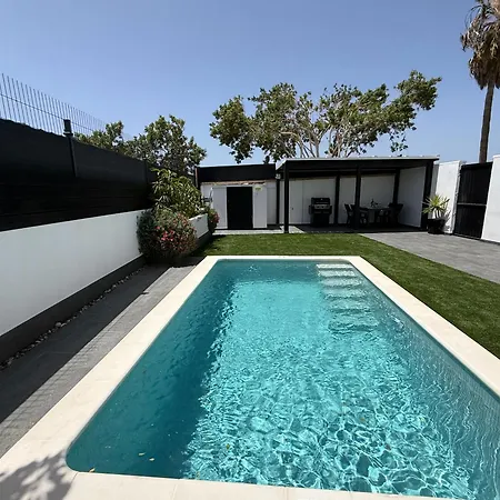 Casa Elliala Tenerife, Stunning With Secluded Pool Area And Close To Amenities