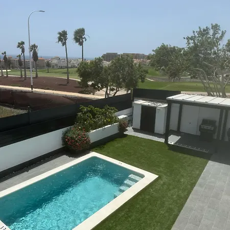 Casa Elliala Tenerife, Stunning With Secluded Pool Area And Close To Amenities San Miguel de Abona