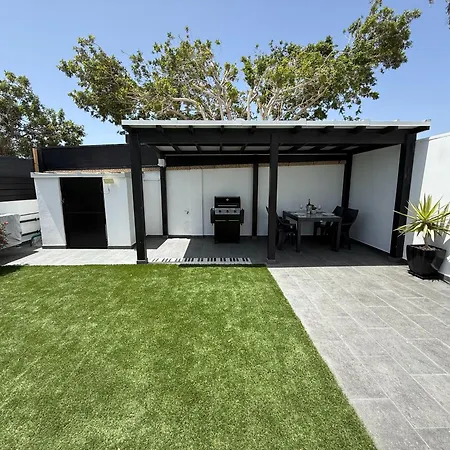 Villa Casa Elliala Tenerife, Stunning With Secluded Pool Area And Close To Amenities