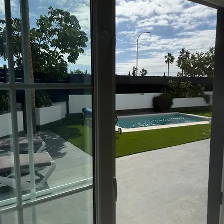 Casa Elliala Tenerife, Stunning With Secluded Pool Area And Close To Amenities Villa San Miguel de Abona
