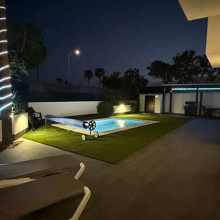 Casa Elliala Tenerife, Stunning With Secluded Pool Area And Close To Amenities * San Miguel de Abona
