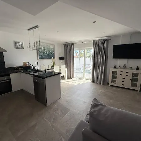 别墅 Casa Elliala Tenerife, Stunning With Secluded Pool Area And Close To Amenities 圣米格尔德阿沃纳