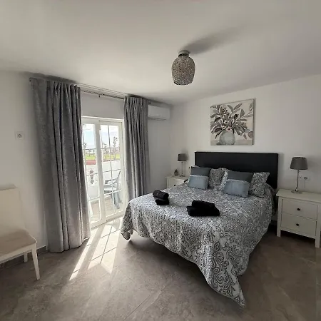 Casa Elliala Tenerife, Stunning With Secluded Pool Area And Close To Amenities *