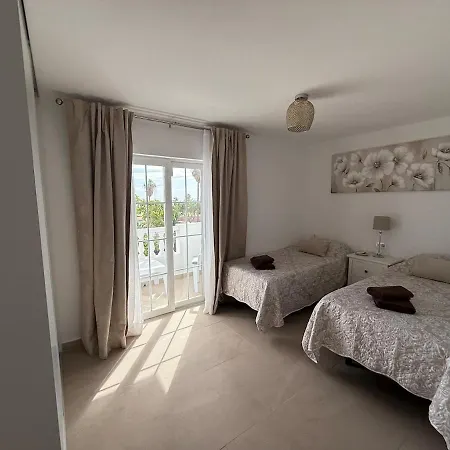Villa Casa Elliala Tenerife, Stunning With Secluded Pool Area And Close To Amenities *